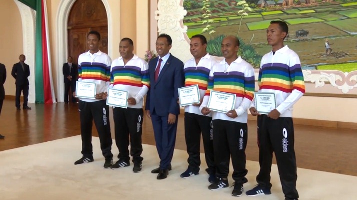 VIDEO. Les champions du monde de pétanque sont reçus par le président