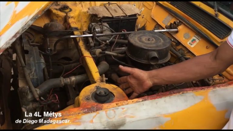 VIDEO. Regardez comment un Malgache arrive à rafistoler une vieille Renault 4L