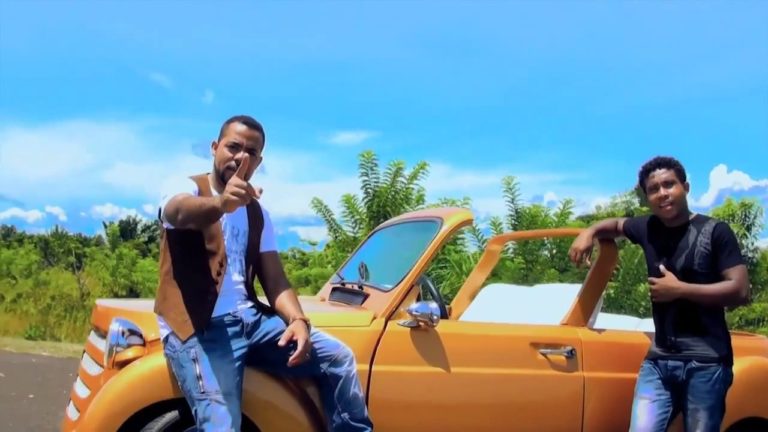 VIDEO. Des Malgaches relookent une Renault 4L pour un clip musical