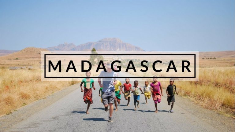 Cette vidéo décrit merveilleusement bien l’ambiance à Madagascar