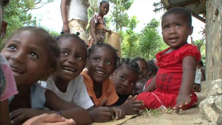 VIDEO. Une Française utilise sa retraite pour créer un orphelinat à Madagascar